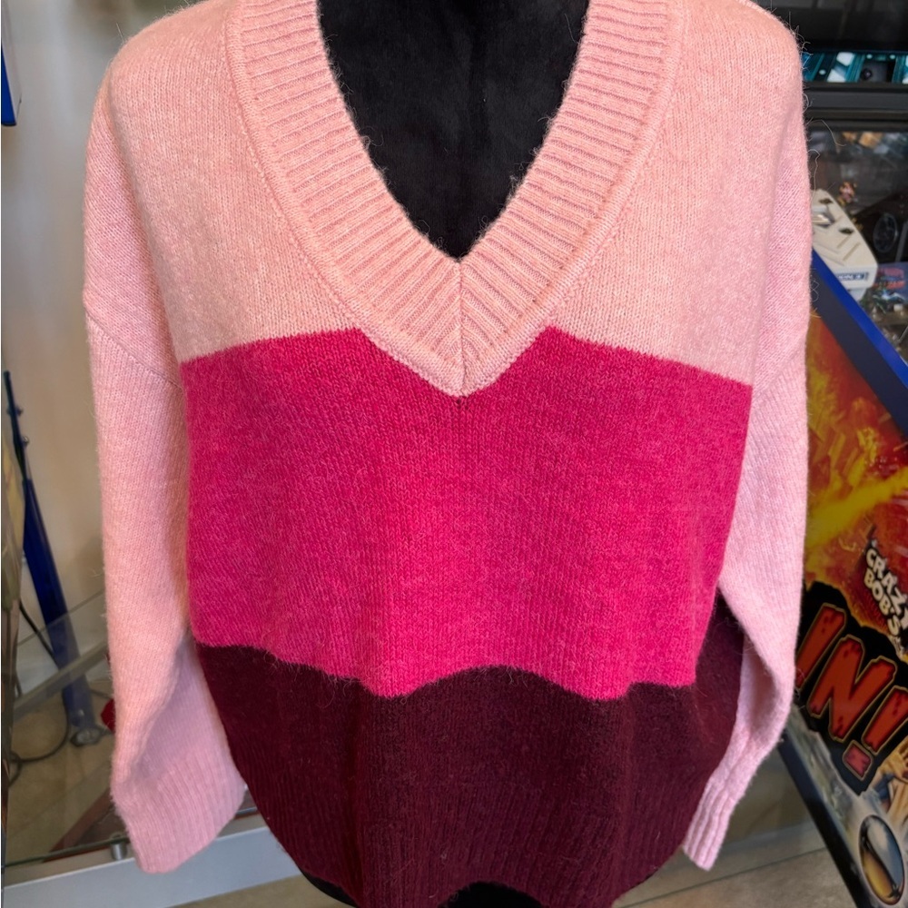 AQUA v-neck color-block pink knit sweater women’s size small NWT